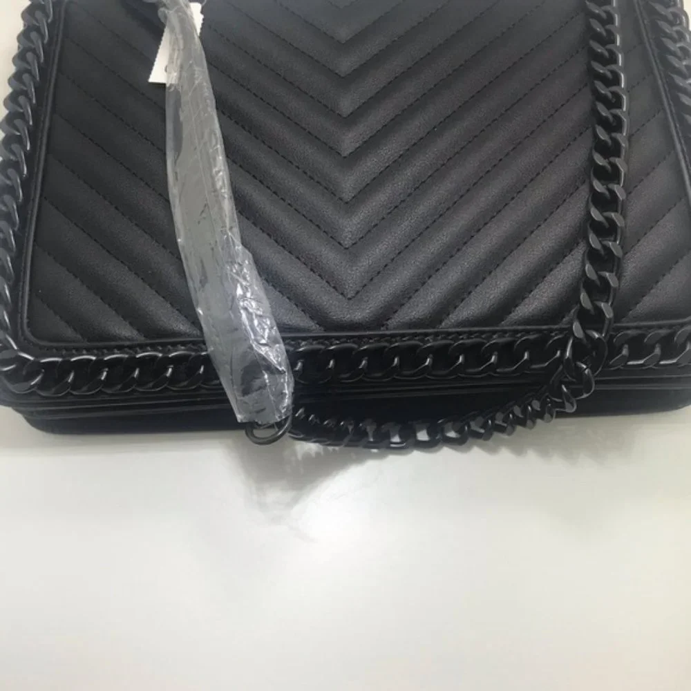 BNWT Aldo Faux Leather Crossbody with metal chain belt Black - Picture 3 of 8